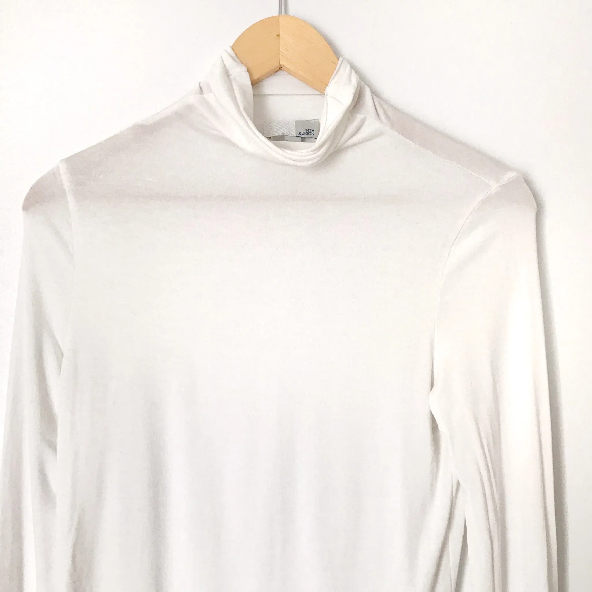 14th & Union White Long Sleeve Turtleneck Top -Size S (see notes)