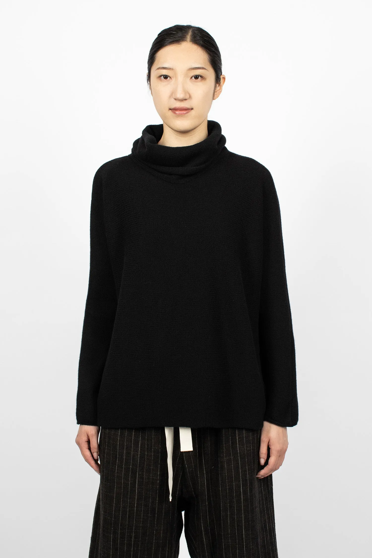 1940 Hand Knit Cashmere Turtleneck Black