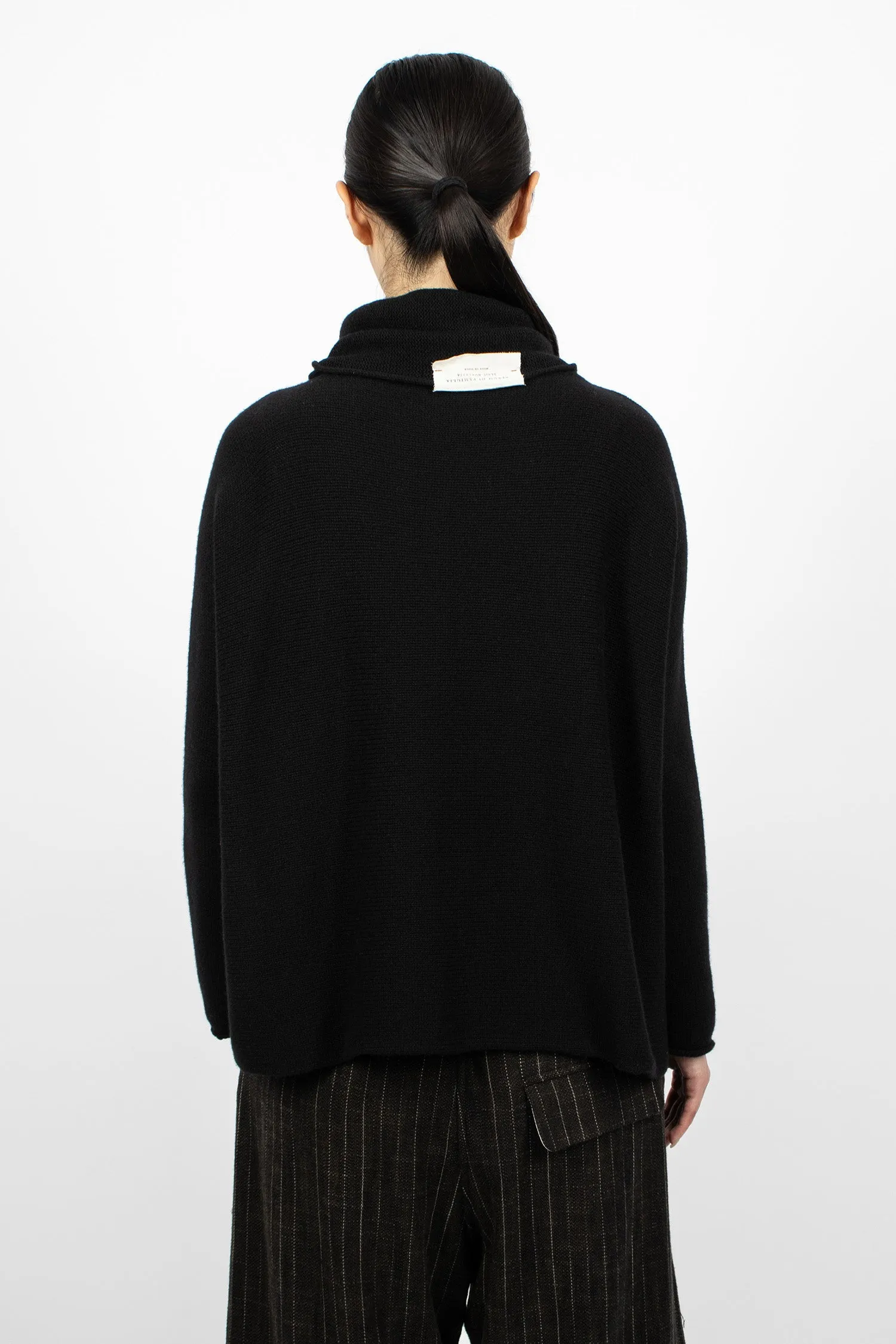 1940 Hand Knit Cashmere Turtleneck Black