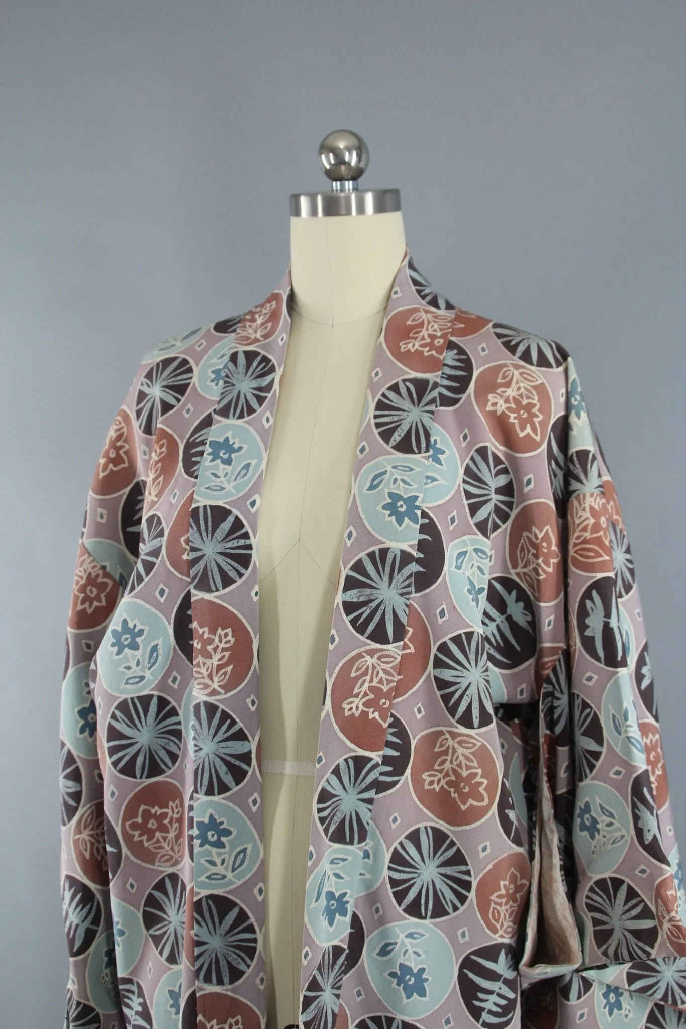 1950s Vintage Silk Haori Kimono Jacket Cardigan in Blue and Taupe Floral Print