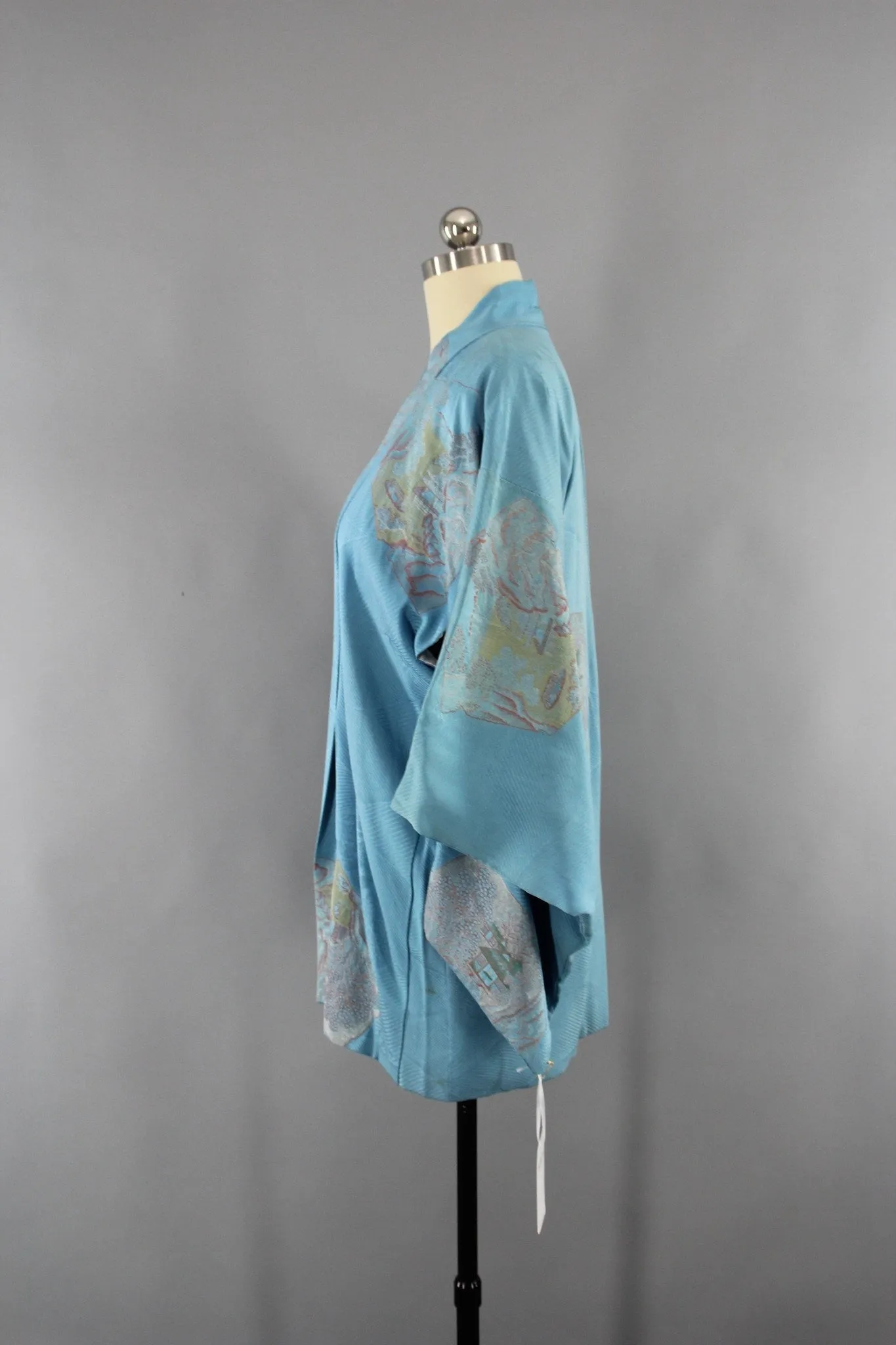 1950s Vintage Vintage Silk Haori Kimono Jacket Cardigan with Blue Urushi Embroidery