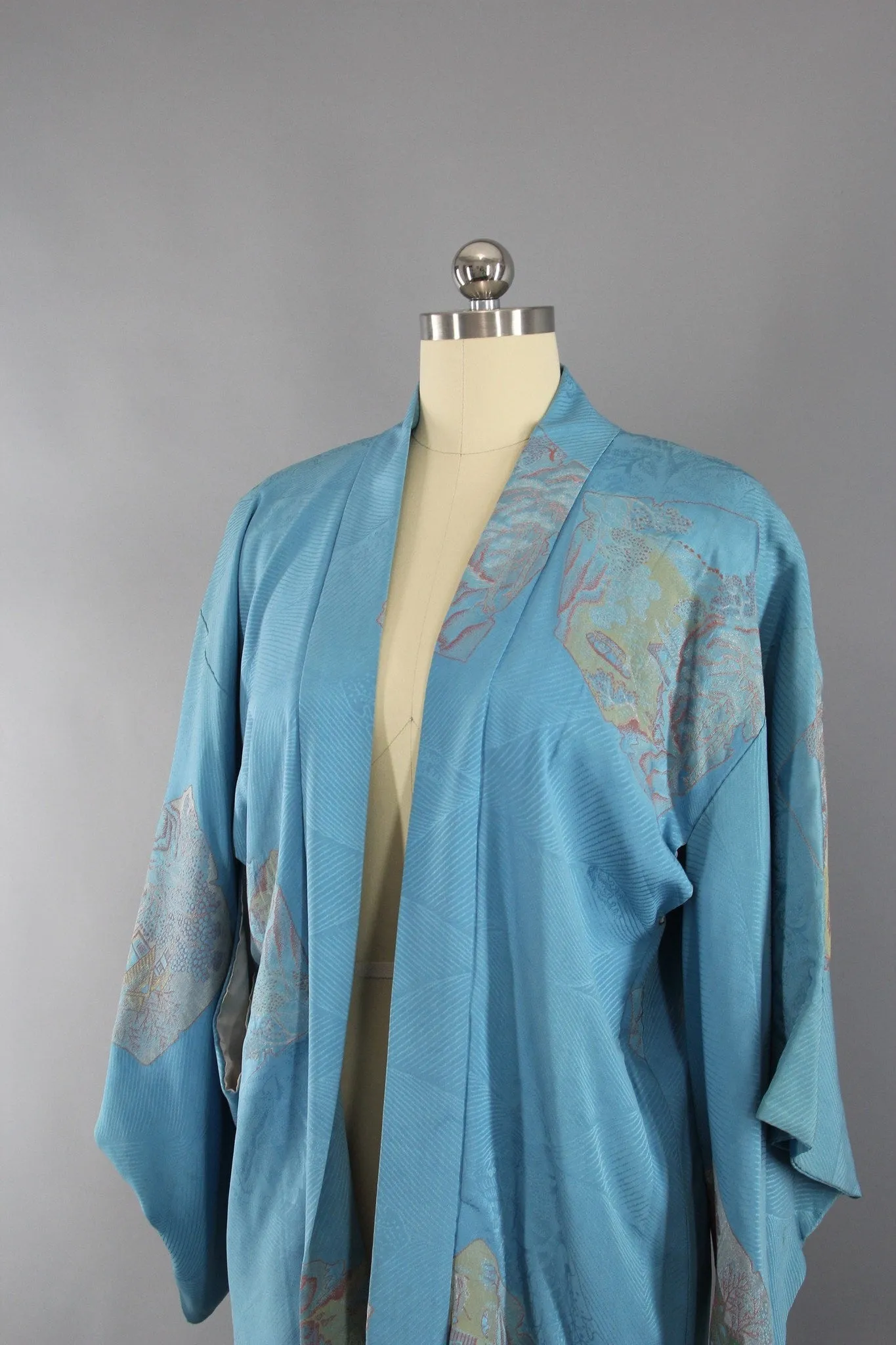 1950s Vintage Vintage Silk Haori Kimono Jacket Cardigan with Blue Urushi Embroidery