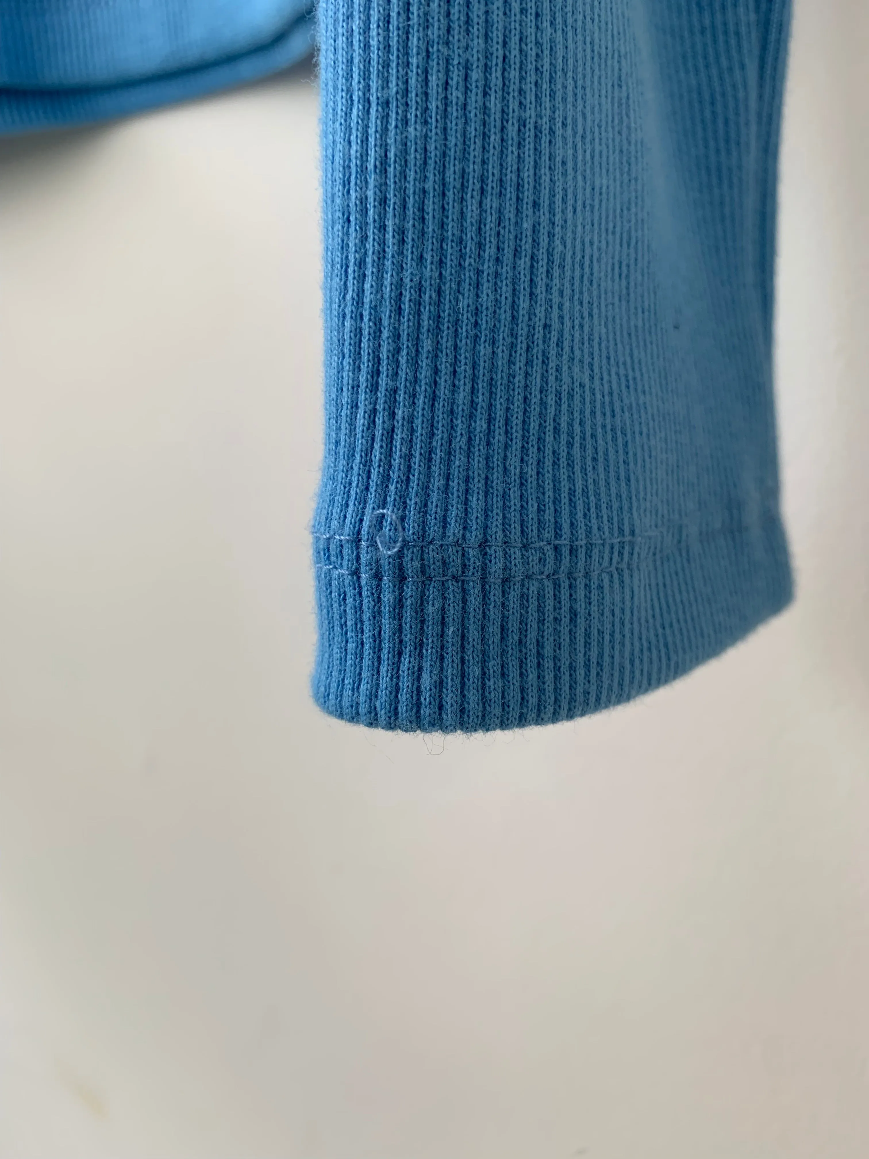 ADAMO sky mock neck-S with little seam defect