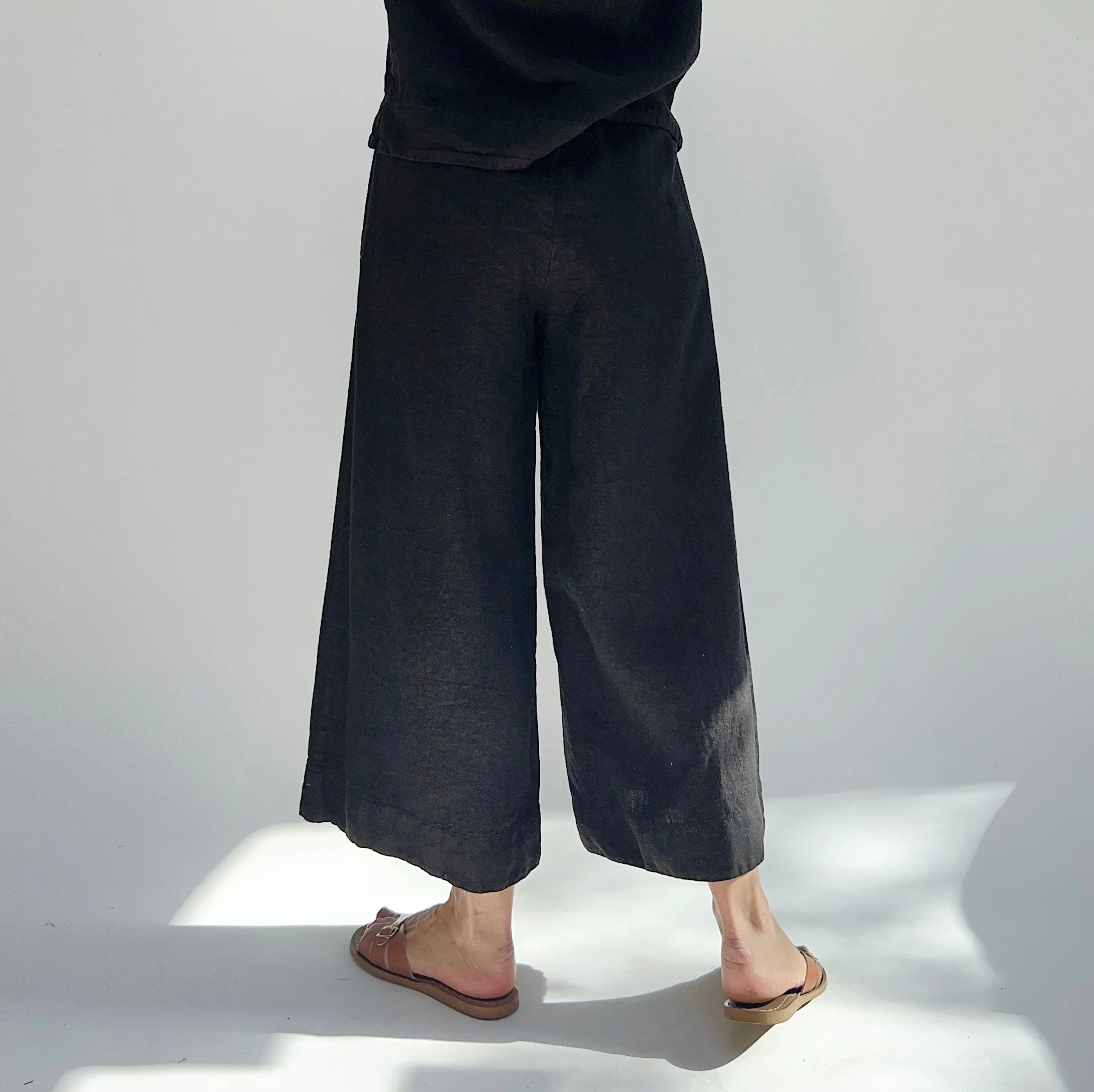 Cut Loose | Wide Leg Linen Cropped Pant in Black