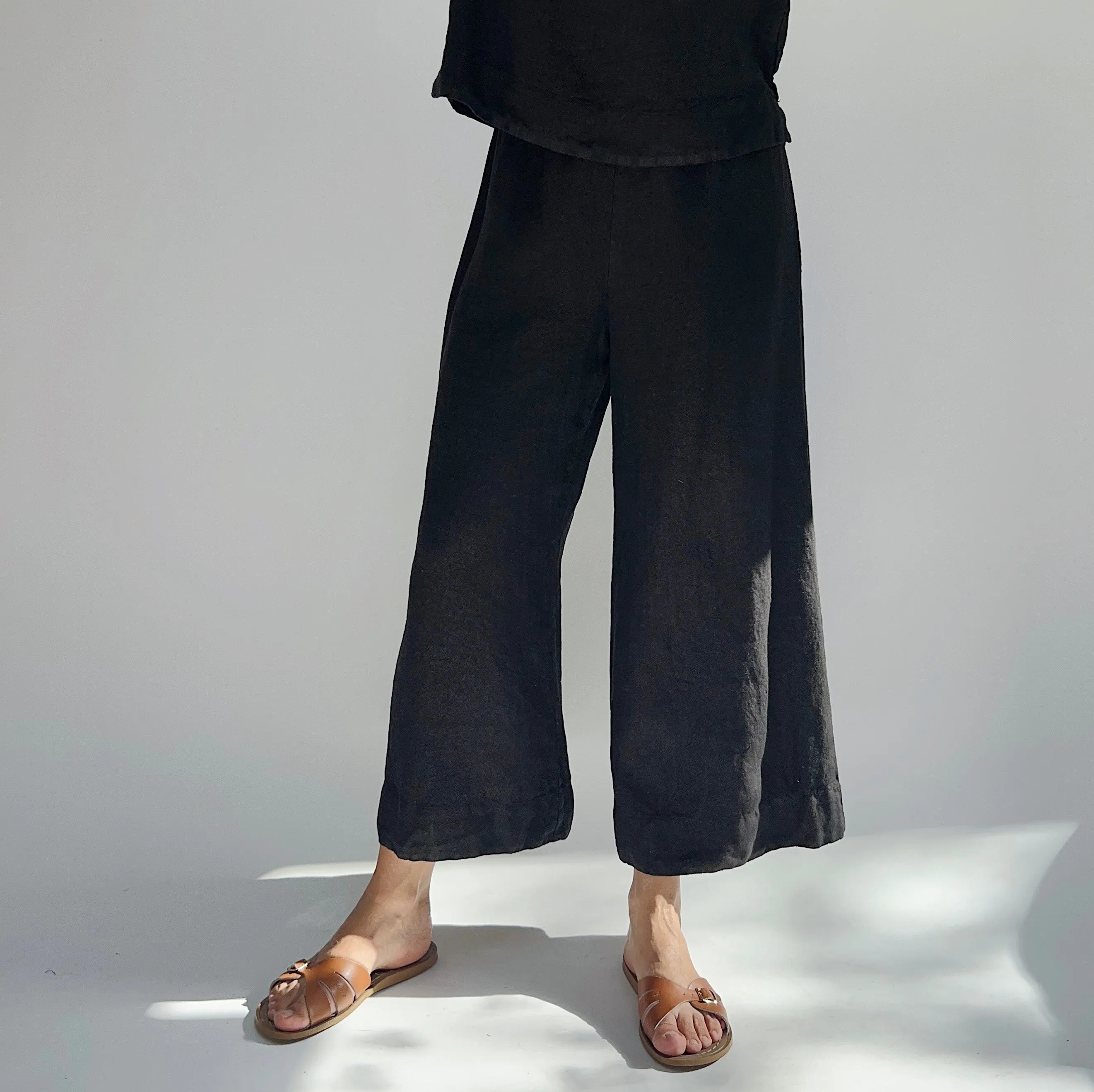 Cut Loose | Wide Leg Linen Cropped Pant in Black