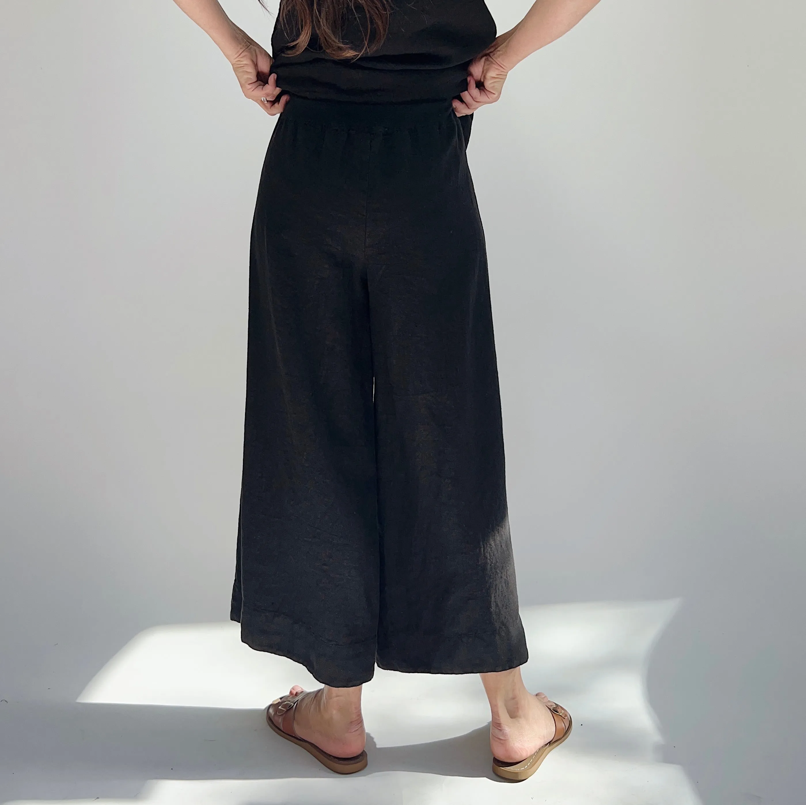 Cut Loose | Wide Leg Linen Cropped Pant in Black