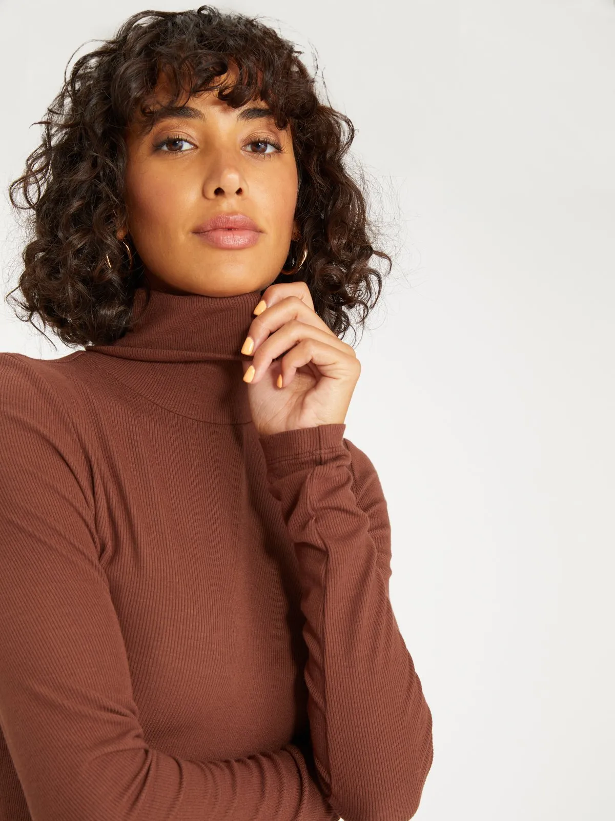 ESSENTIAL TURTLENECK