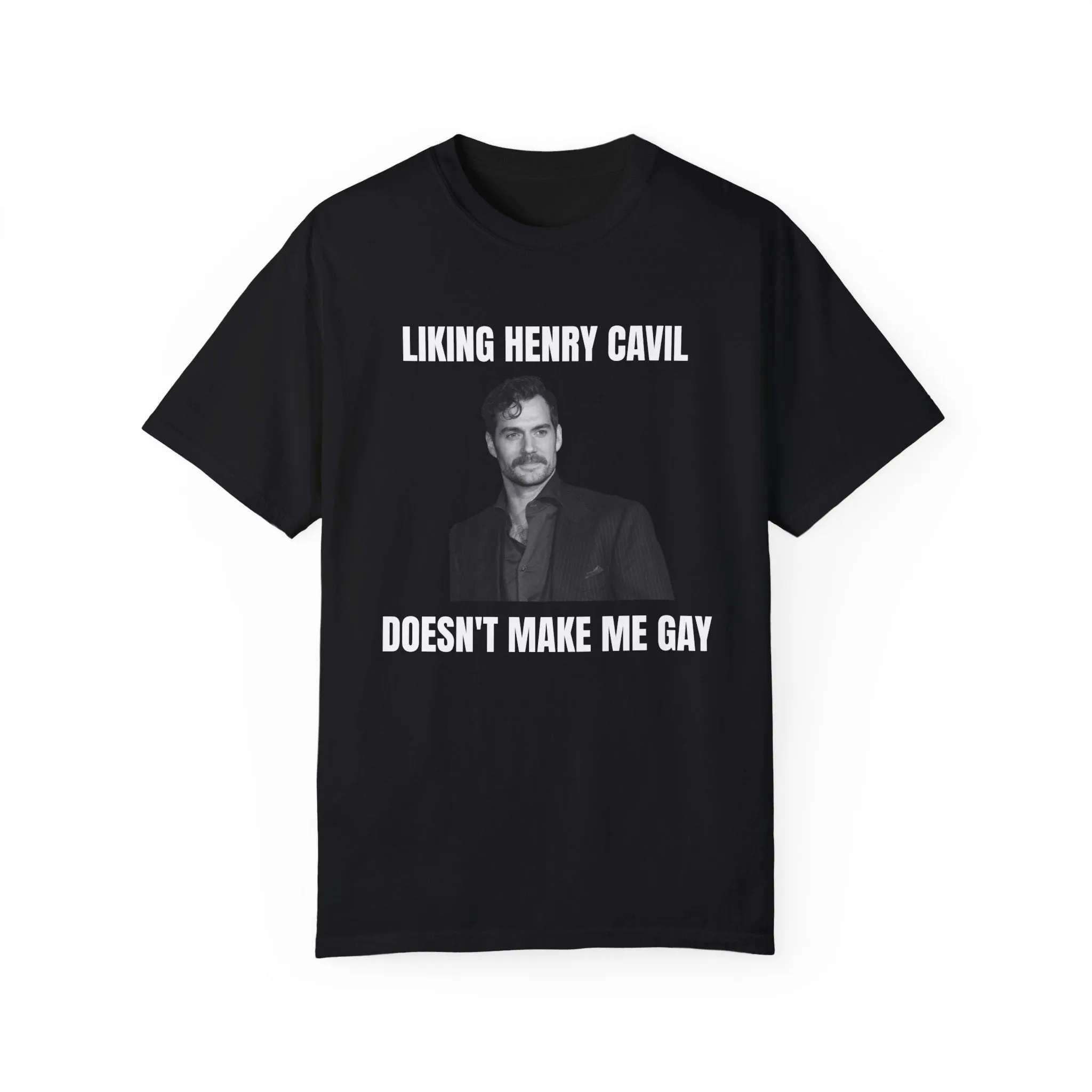 Liking Henry Cavil doesn't make me gay T-shirt