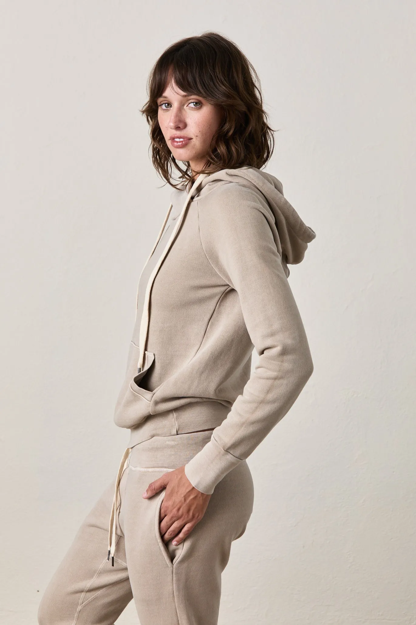 LISSE FITTED PULLOVER HOODY / SABLE