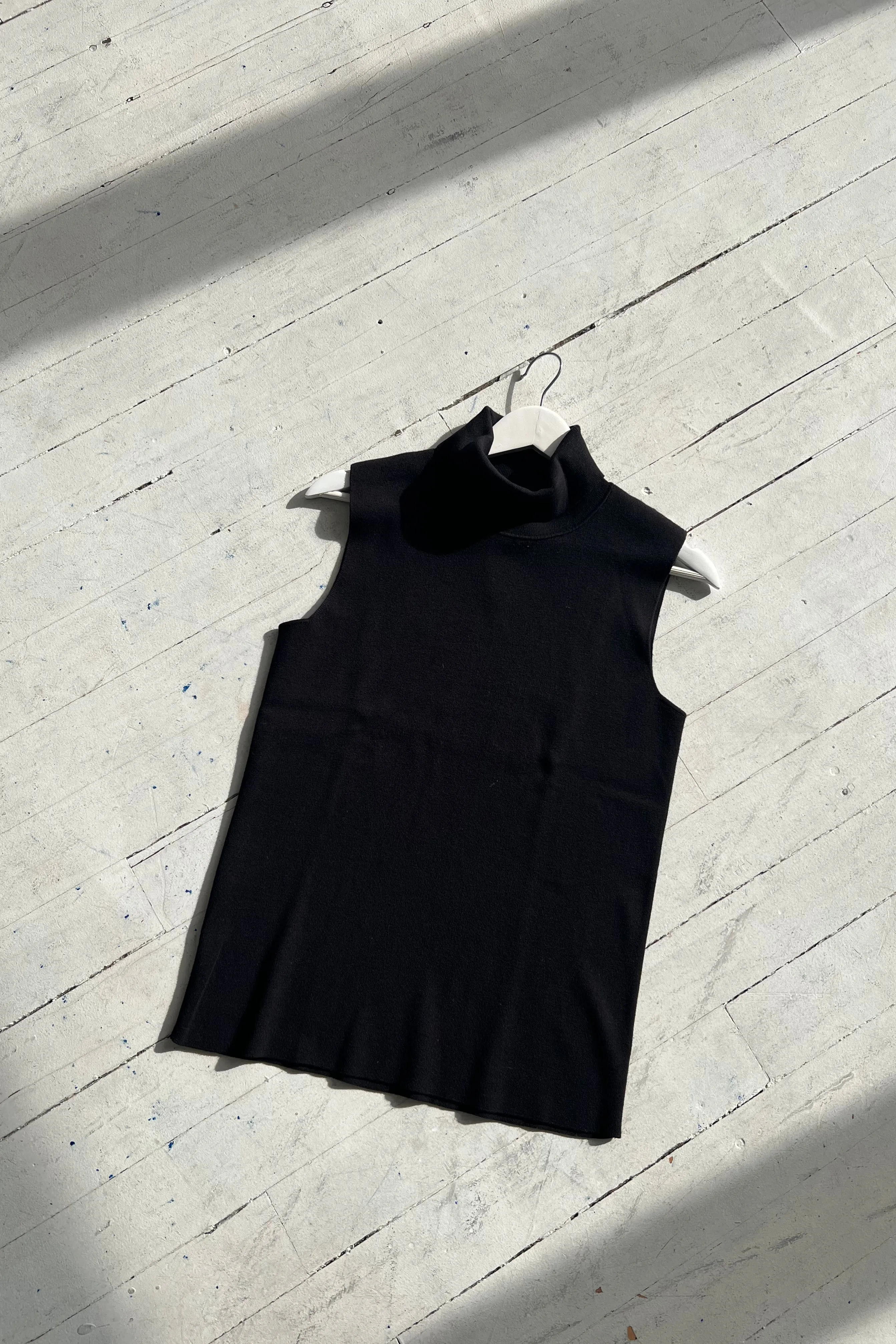 VINTAGE 00's Black Sleeveless Turtleneck - M